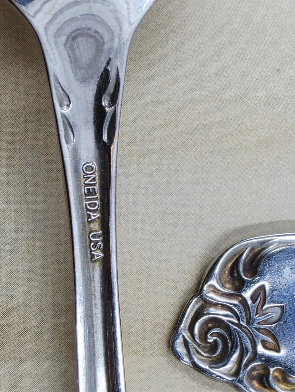 Oneida Arbor Rose True Rose Stainless Steel Flatware Set Of 18